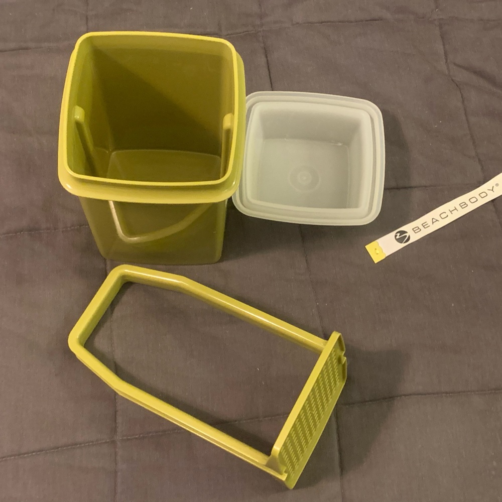 Tupperware pickle container